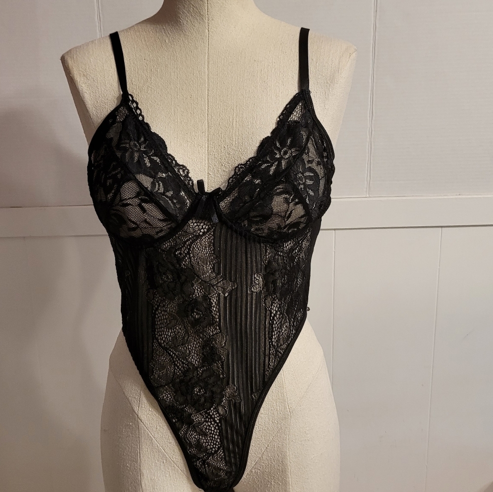 🦩Lace and Mesh lingerie bodysuit large